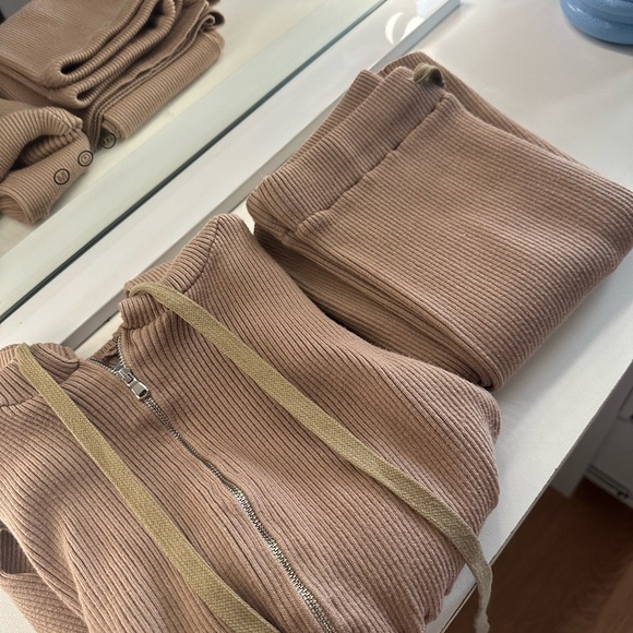 brown knit set - Picture 3 of 3